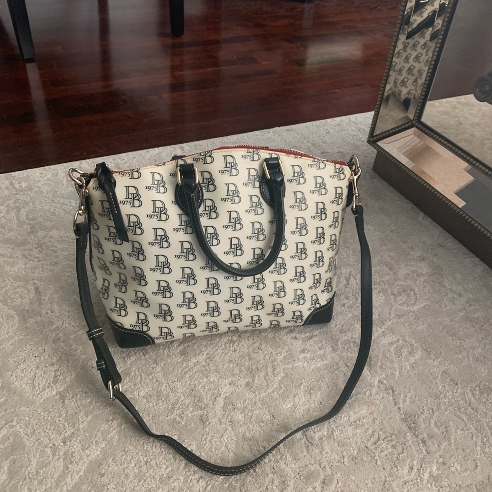 Dooney and bourke bag